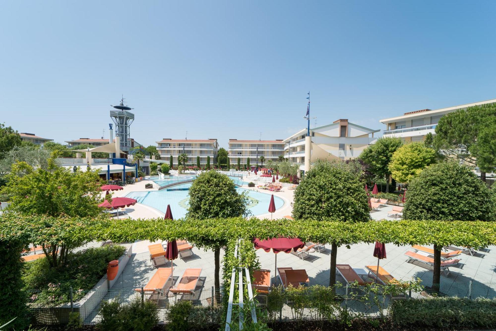 Villaggio Planetarium Resort Бибионе Экстерьер фото