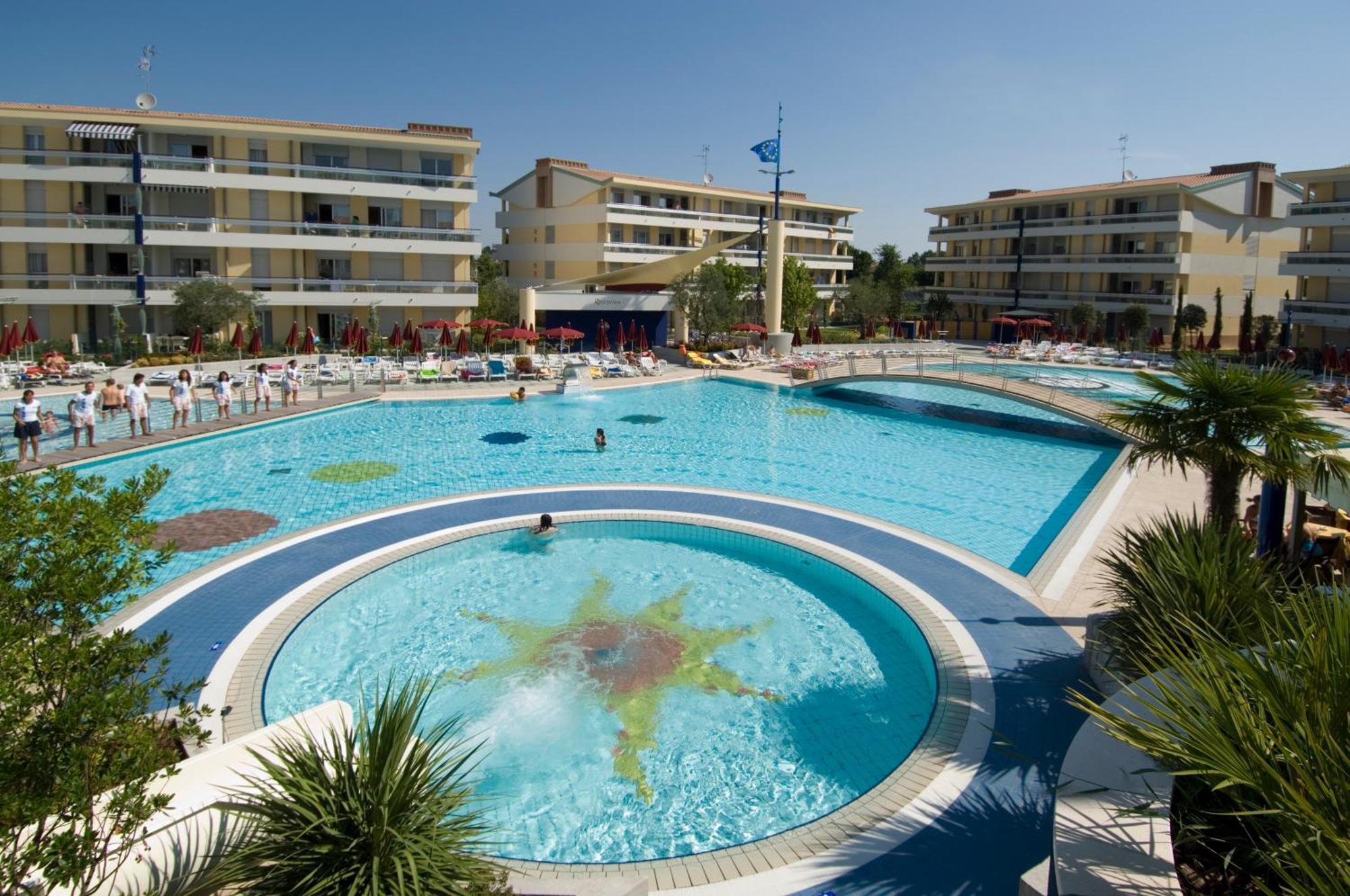 Villaggio Planetarium Resort Бибионе Экстерьер фото