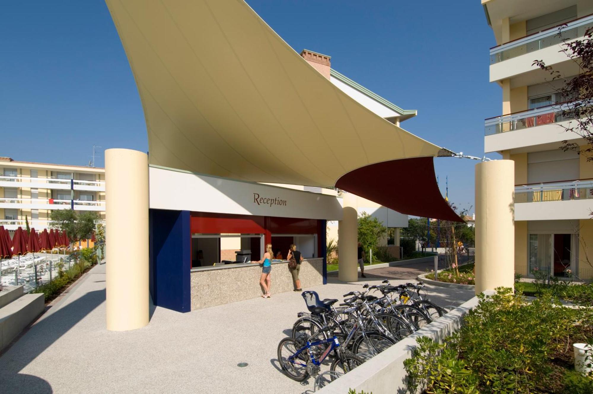 Villaggio Planetarium Resort Бибионе Экстерьер фото