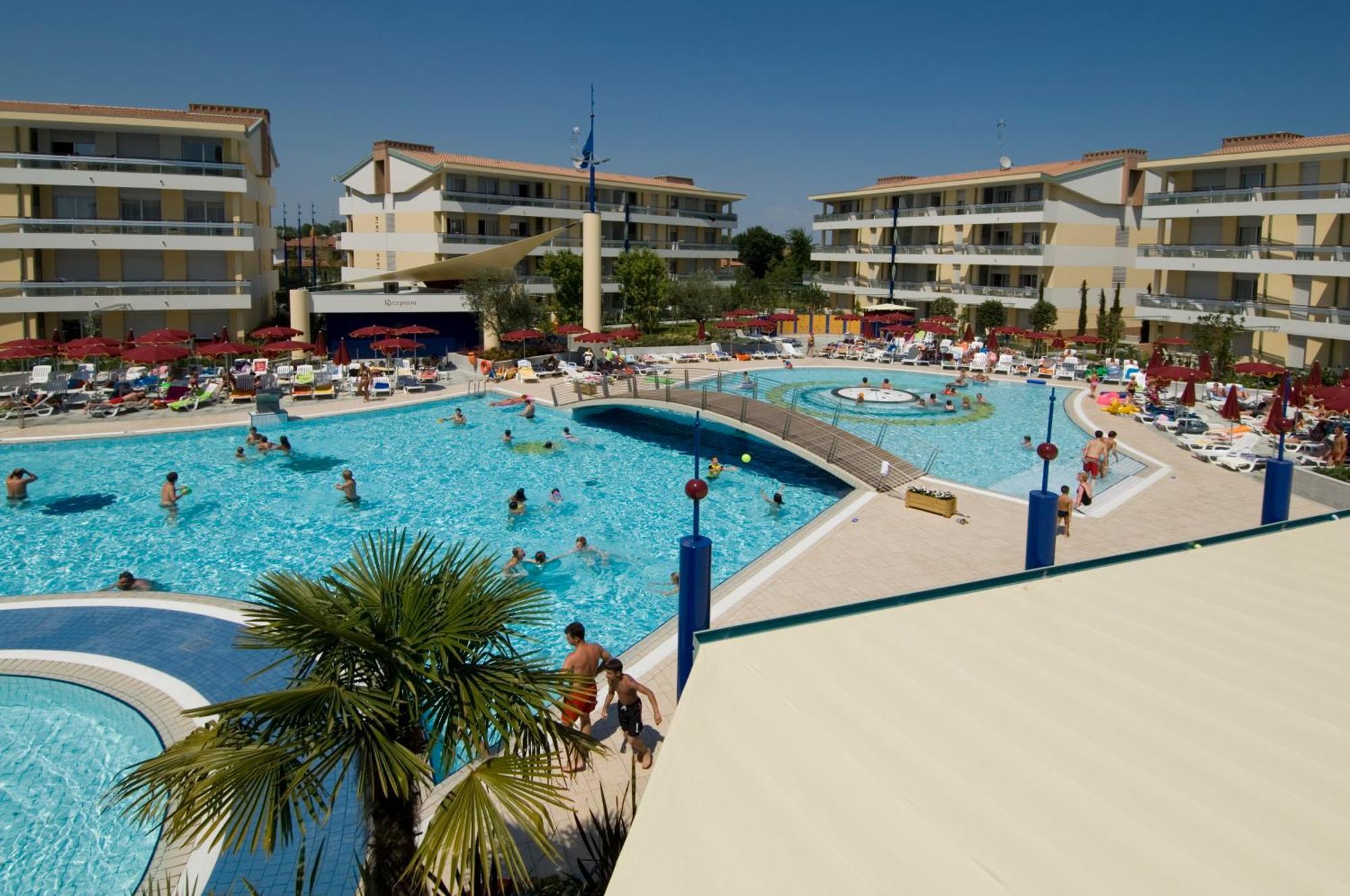 Villaggio Planetarium Resort Бибионе Экстерьер фото
