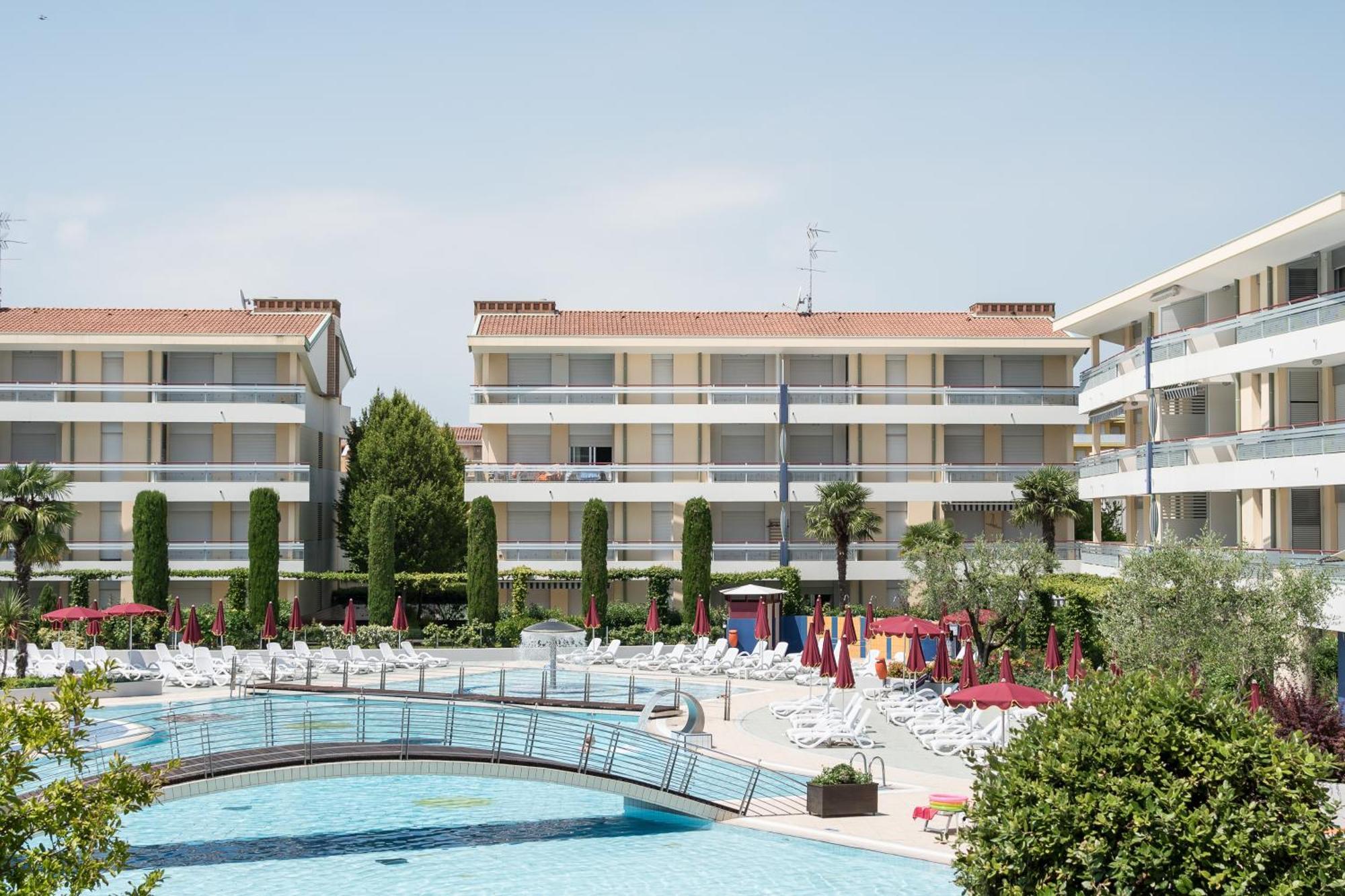 Villaggio Planetarium Resort Бибионе Экстерьер фото