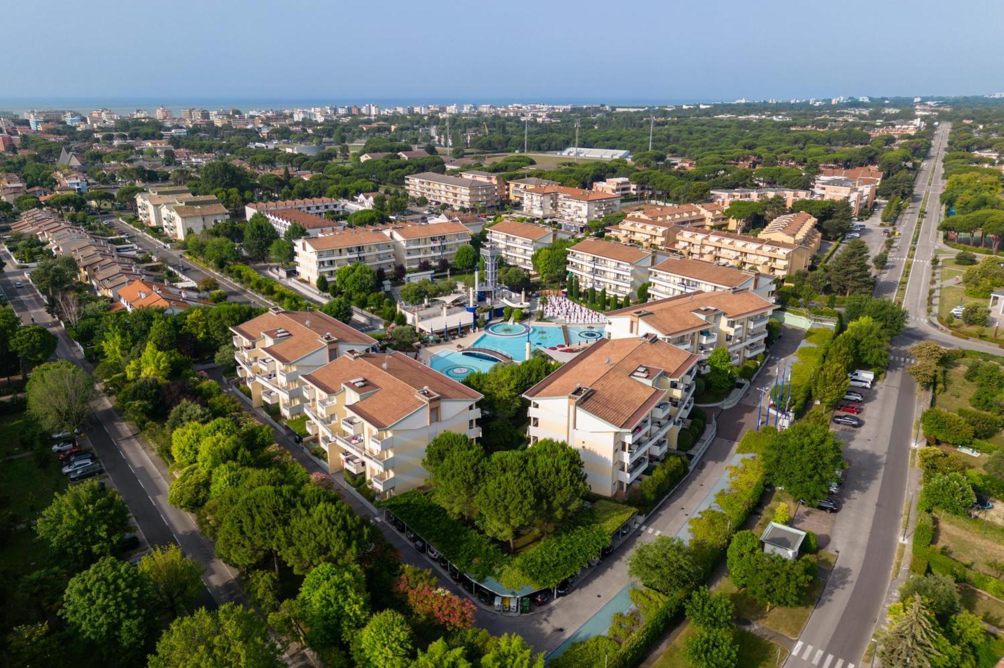 Villaggio Planetarium Resort Бибионе Экстерьер фото