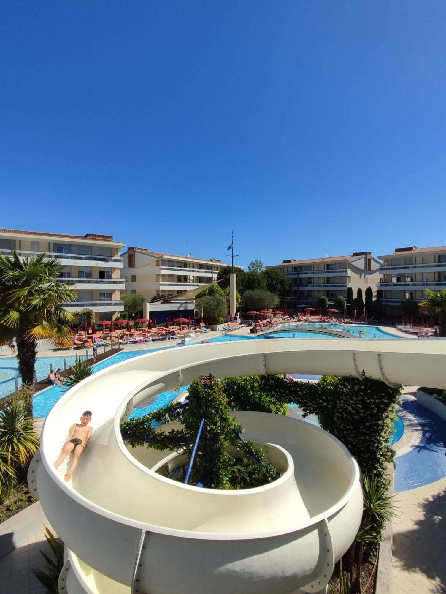 Villaggio Planetarium Resort Бибионе Экстерьер фото