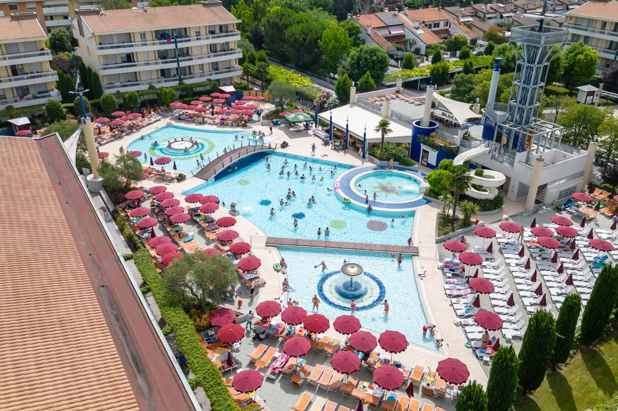 Villaggio Planetarium Resort Бибионе Экстерьер фото