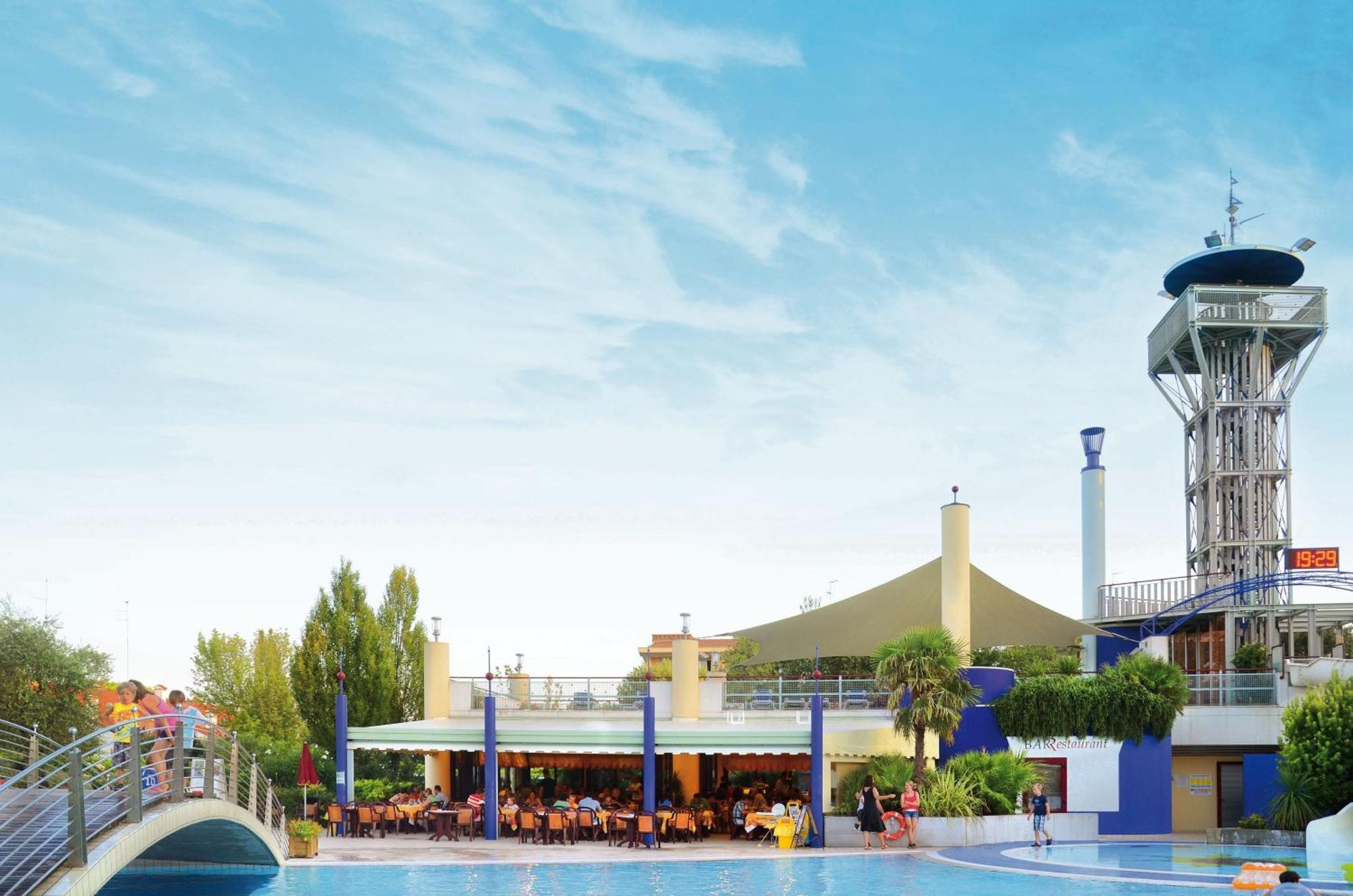 Villaggio Planetarium Resort Бибионе Экстерьер фото